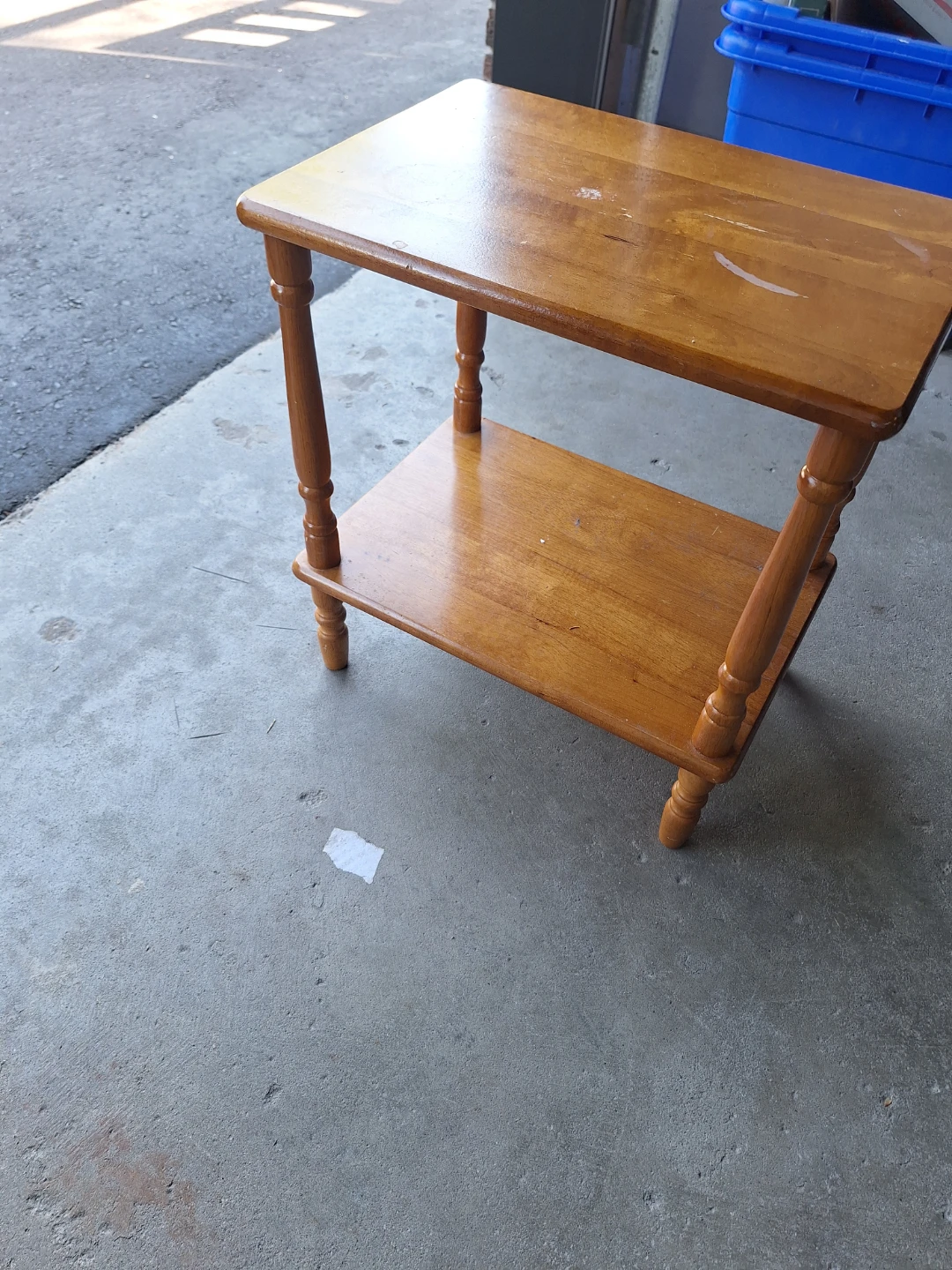 Small wooden end table - photo 3