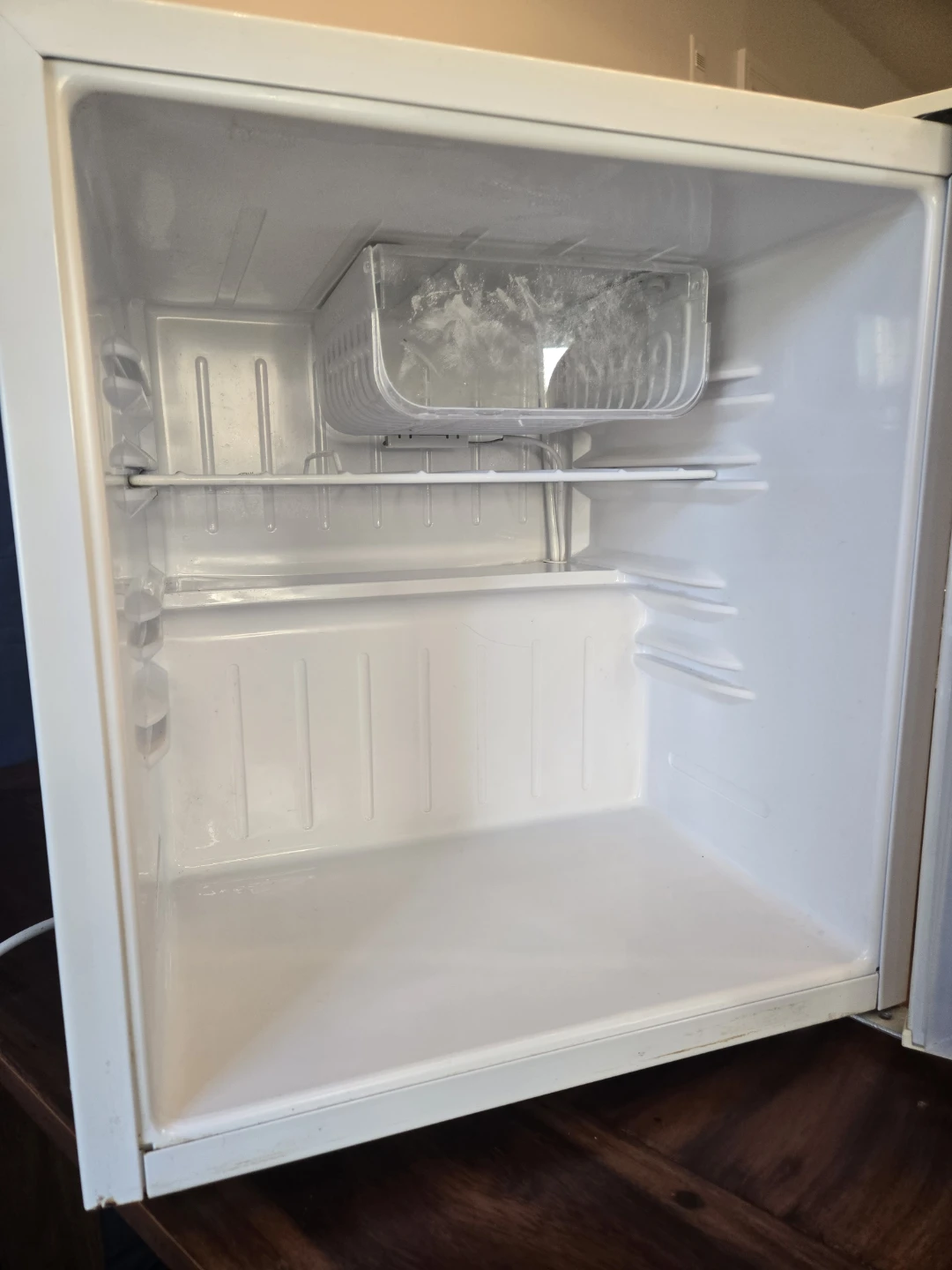 Igloo Compact Fridge - photo 3