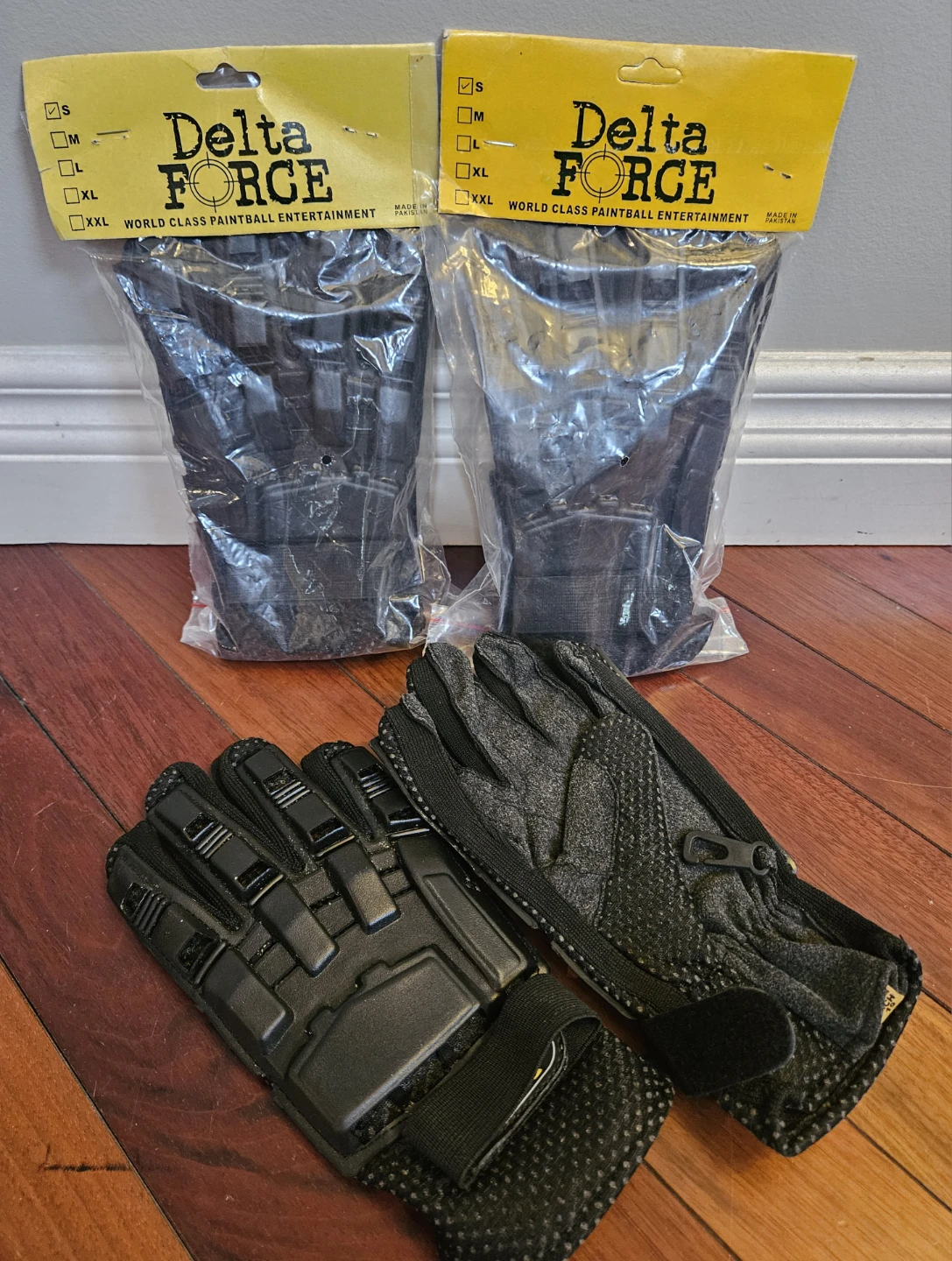 Delta Force Paintball Gloves and Paintballs