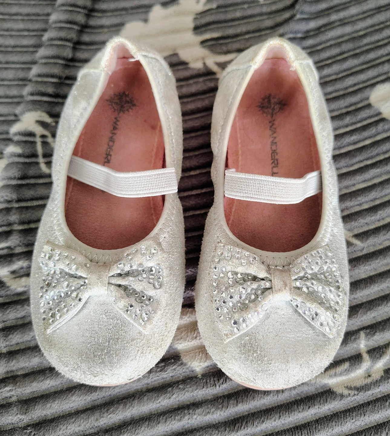 Sz 7 Wanderlust Silver Sparkle Dress Flats Size 25