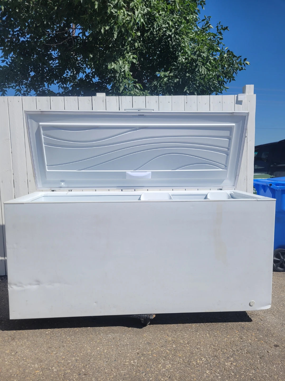 Extra Extra Large White Chest Freezer with Baskets