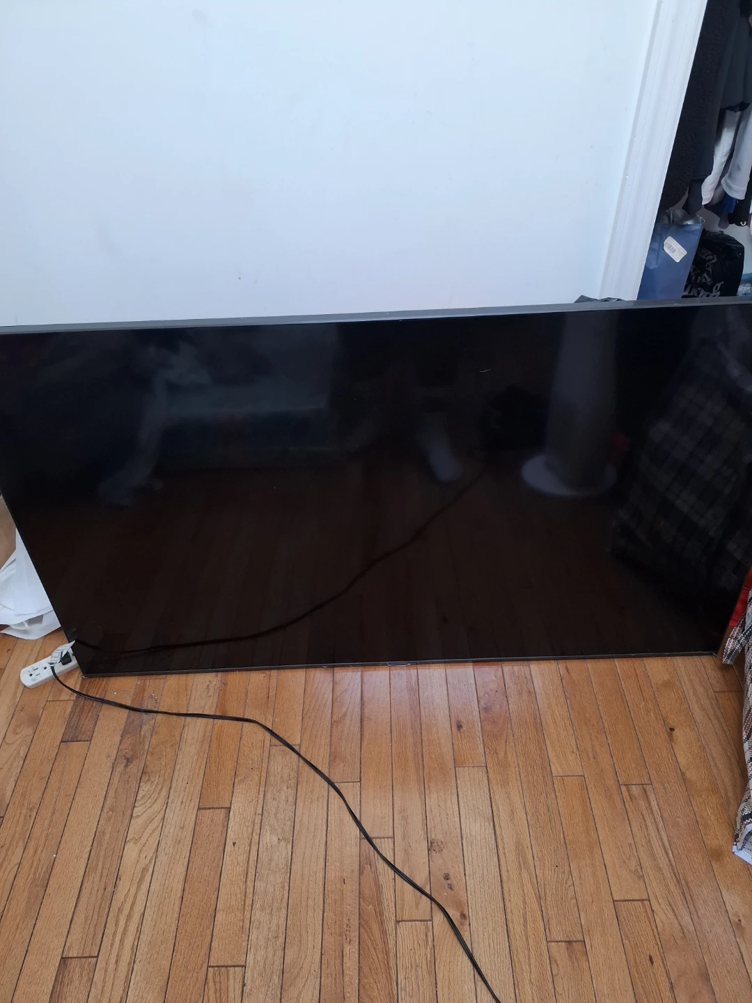 Samsung Smart TV with Remote - photo 2