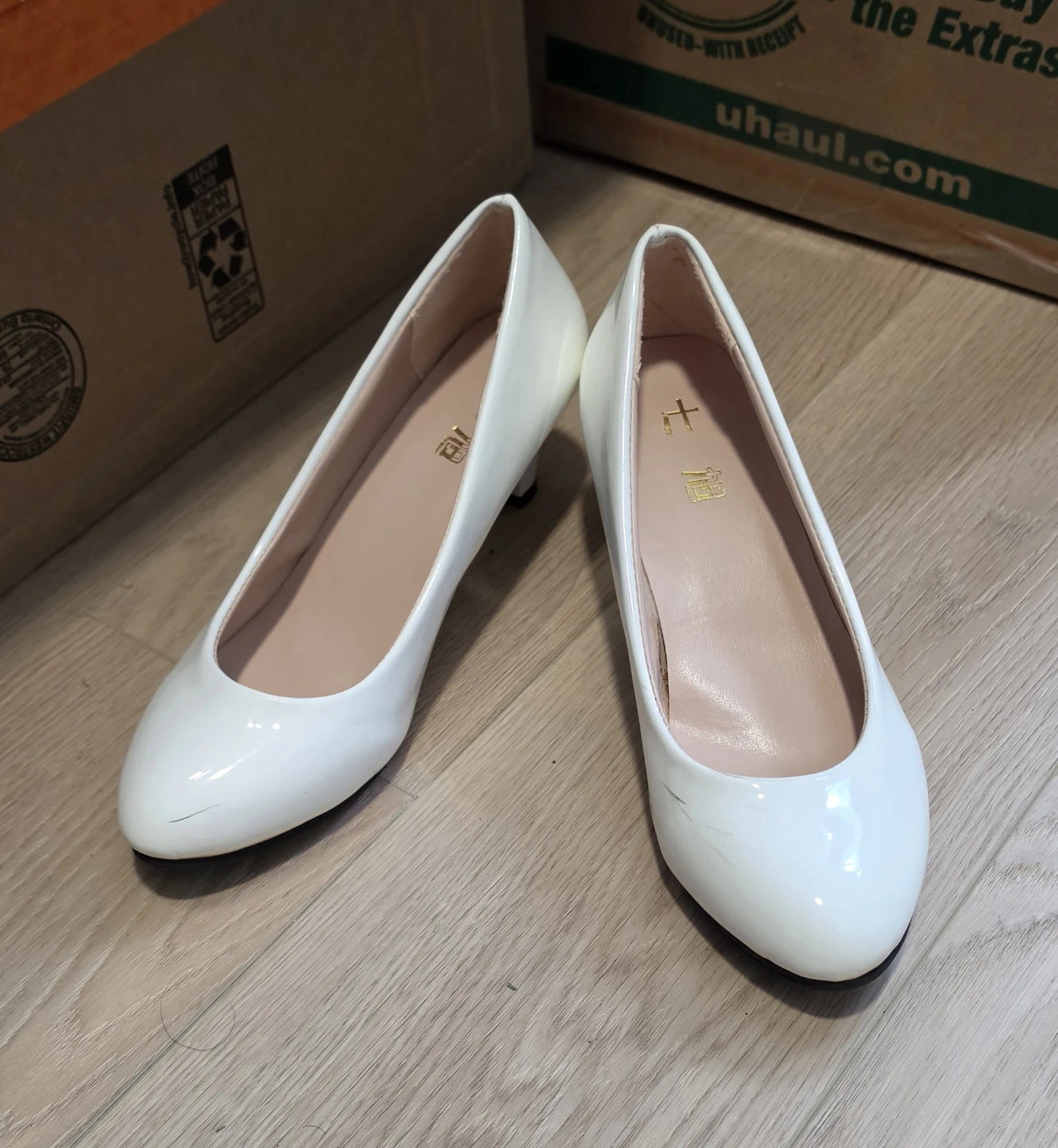 COSPLAY White Synthetic Kitten Heel Pumps