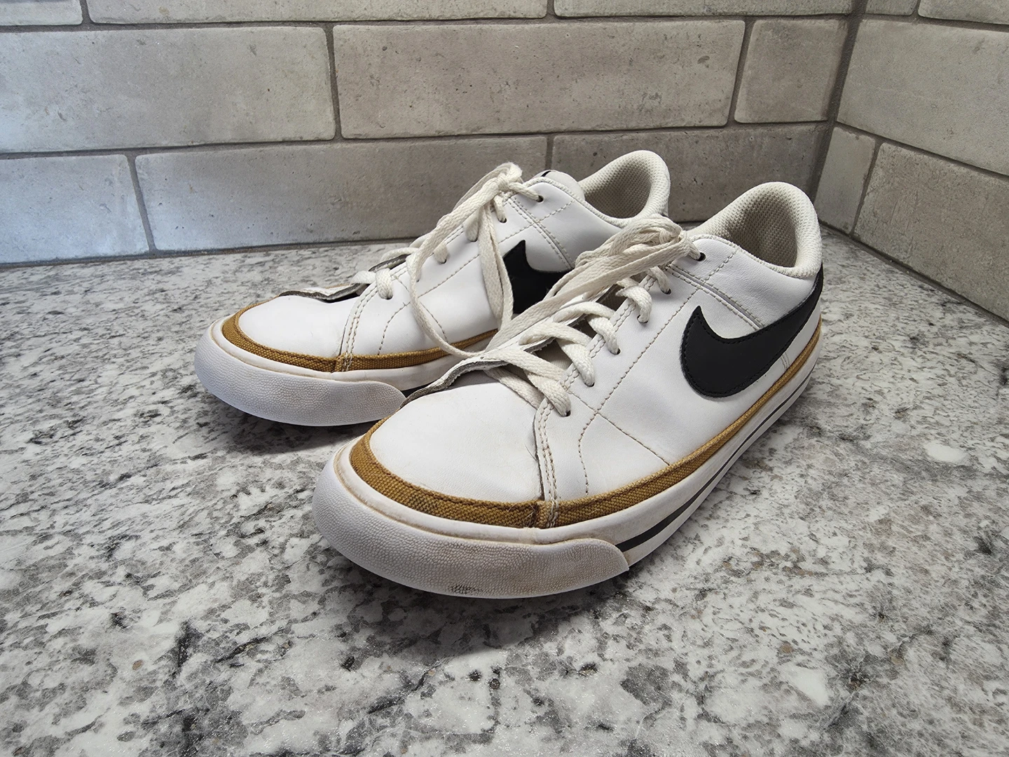 Kids Size 6 Nike Court Legacy Sneakers