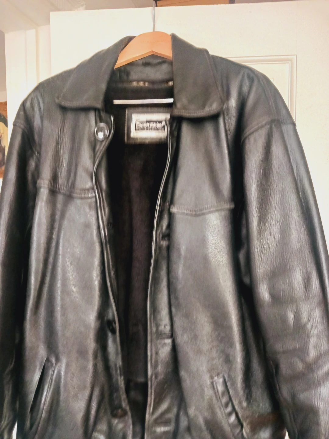 Men's Genuine Italian Leather Jacket  with fur lining. XL/XXL