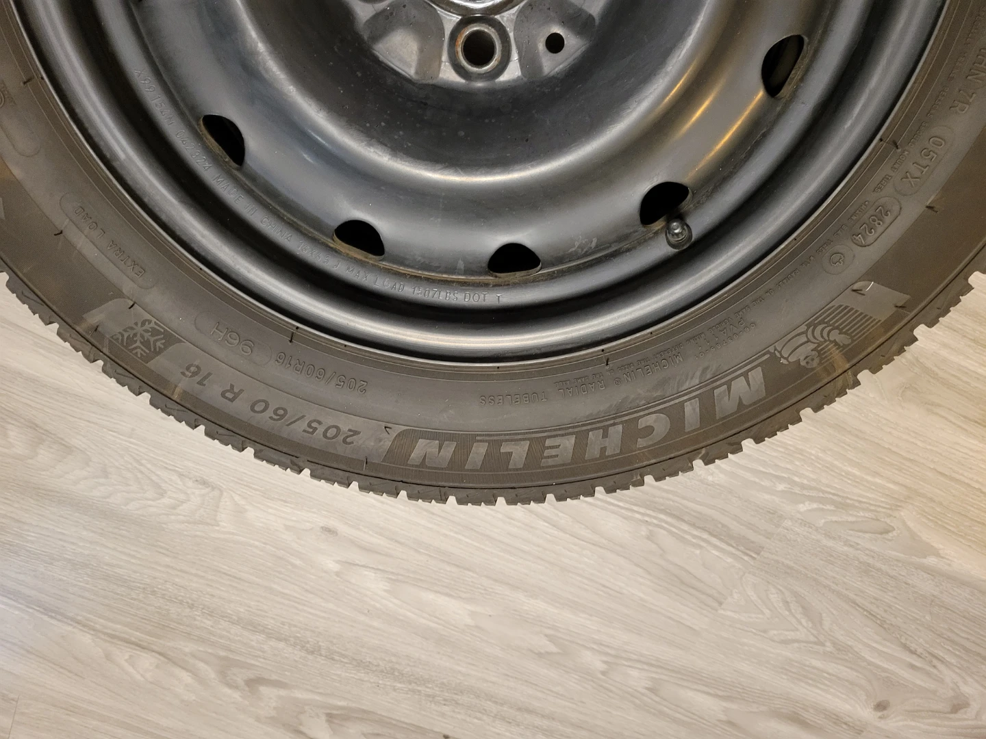 Set of 4 Michelin X-Ice Snow Winter Tires - photo 3