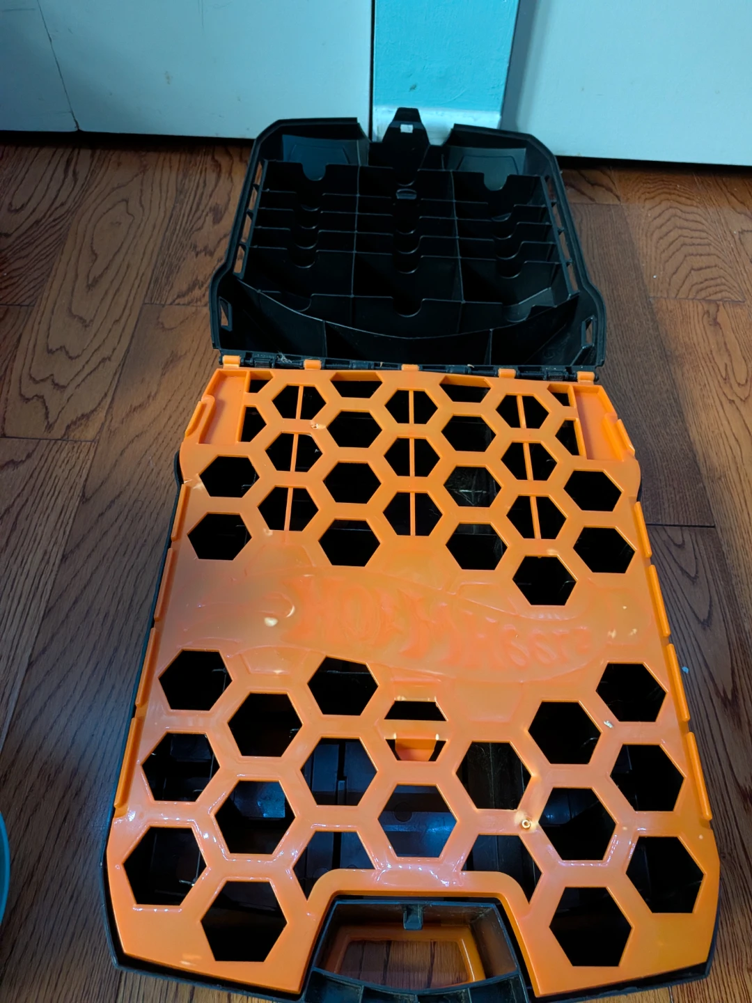 Hot Wheels 100 Car Carrying Case (with wheels and handle) - photo 5