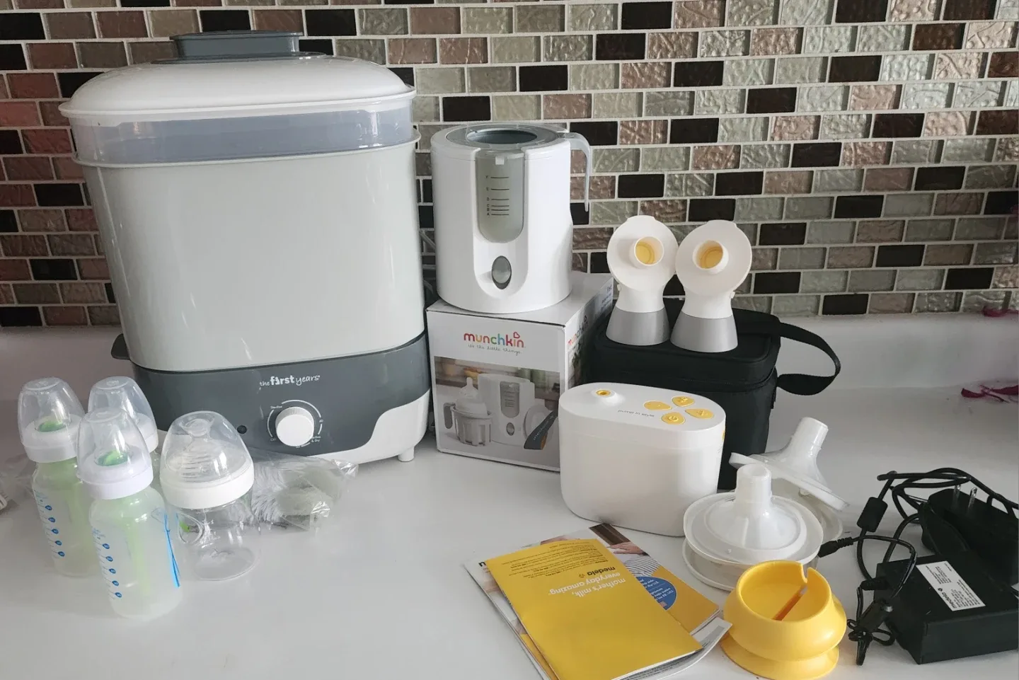 Baby Feeding and Pumping Bundle MEDELA