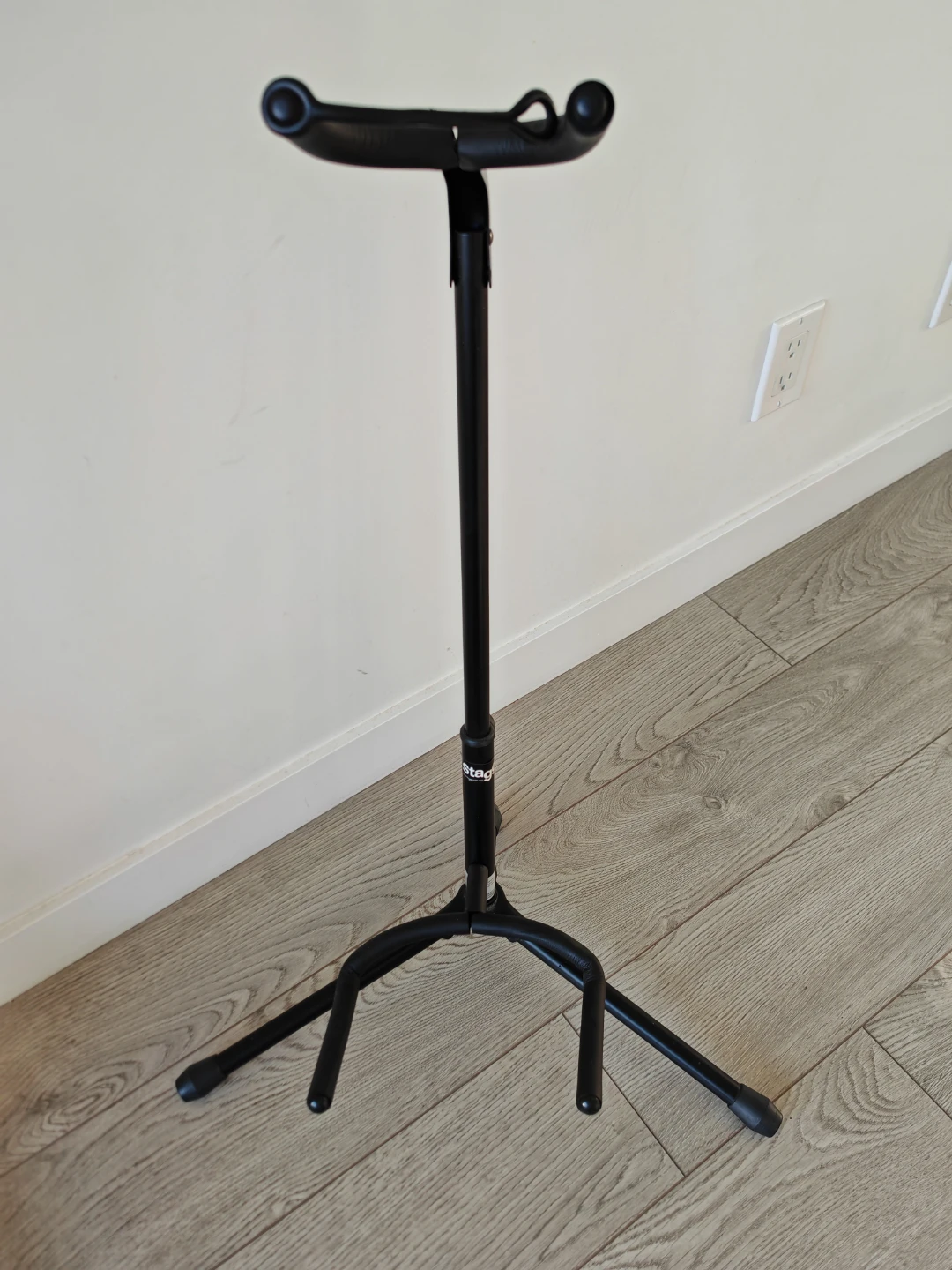 Stagg Adjustable Guitar Stand – Excellent Condition