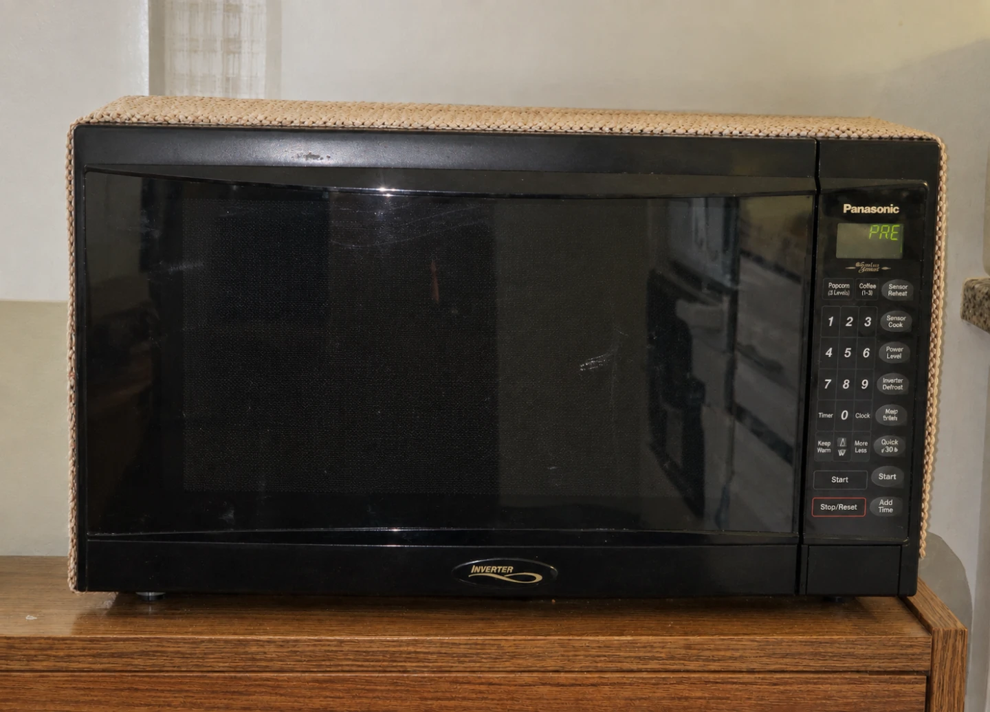 Panasonic 1.6-cu ft 1250-Watt Countertop Microwave (Black)
