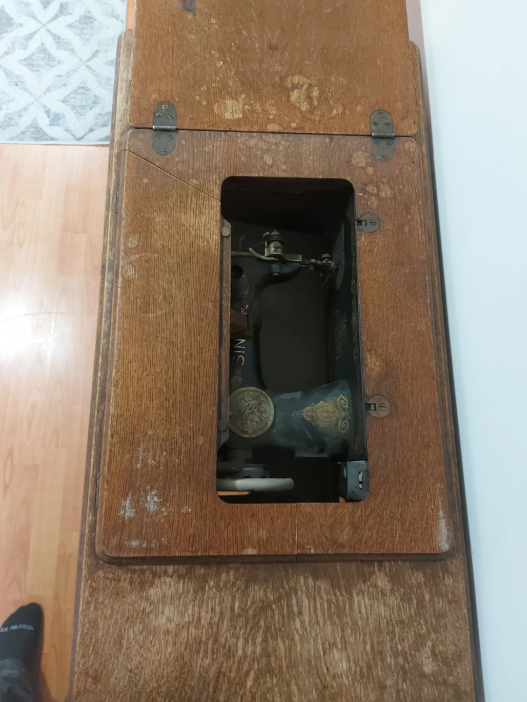 Vintage Singer Sewing Machine Table - photo 2