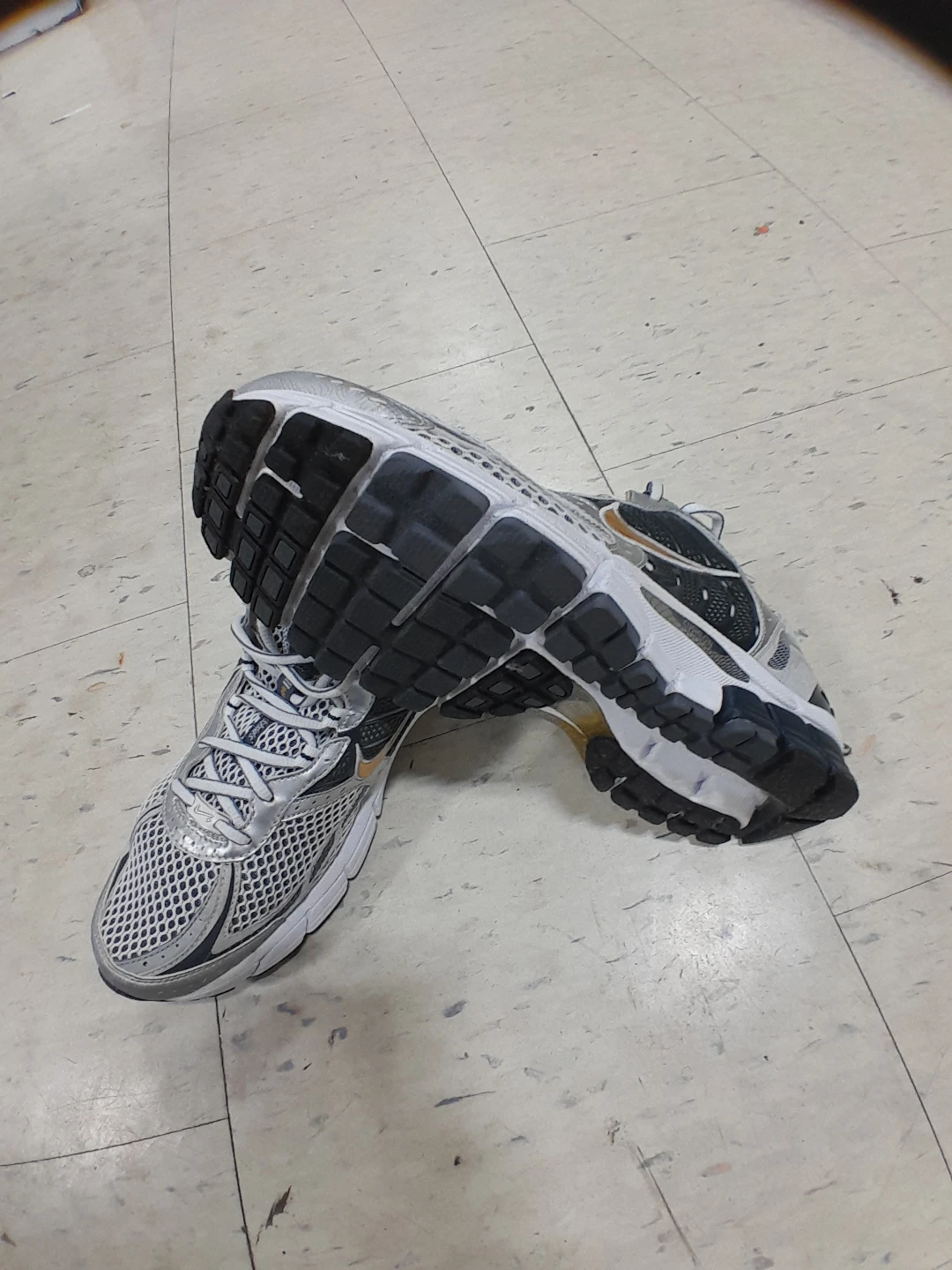 Nike Zoom Vomero Running Shoes Men's Size 11.5 - photo 2