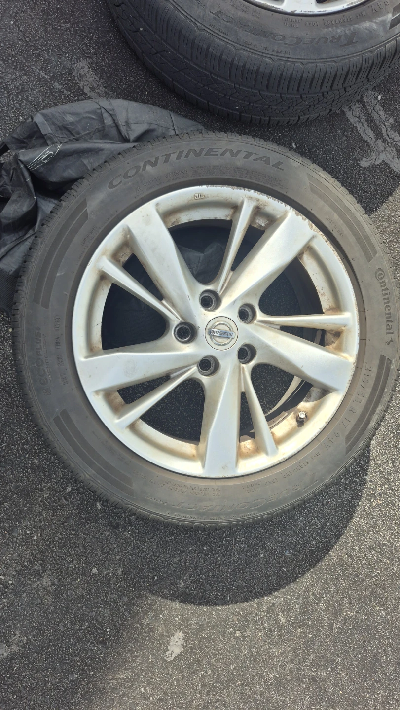 Set of 4 Nissan 17-inch OEM Wheels & Tires (with TPMS) - photo 3