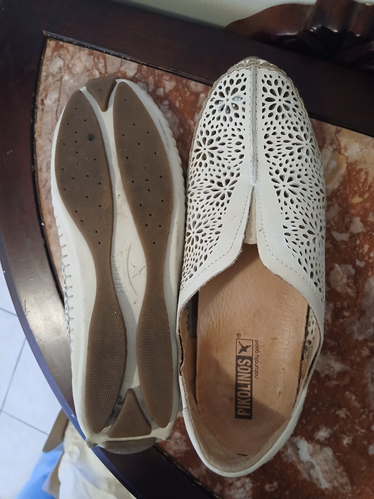 Pikolinos white floral leather loafers