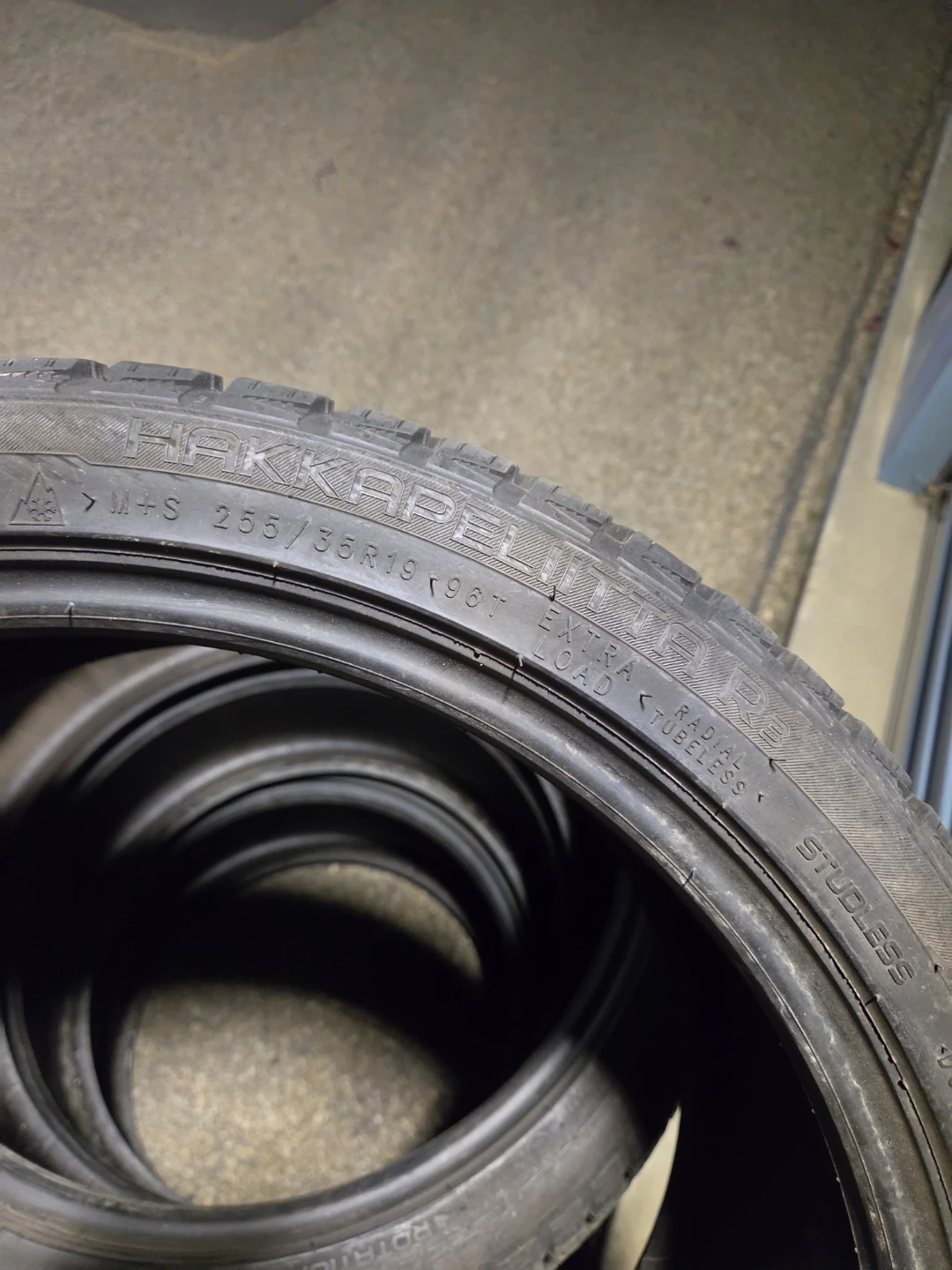 4 Nokian Hakkapeliitta 255/35R19 Tires - photo 5