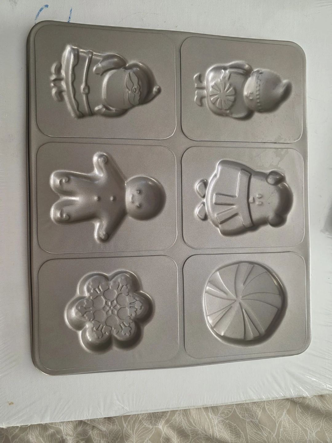 Holiday Character Baking Pan