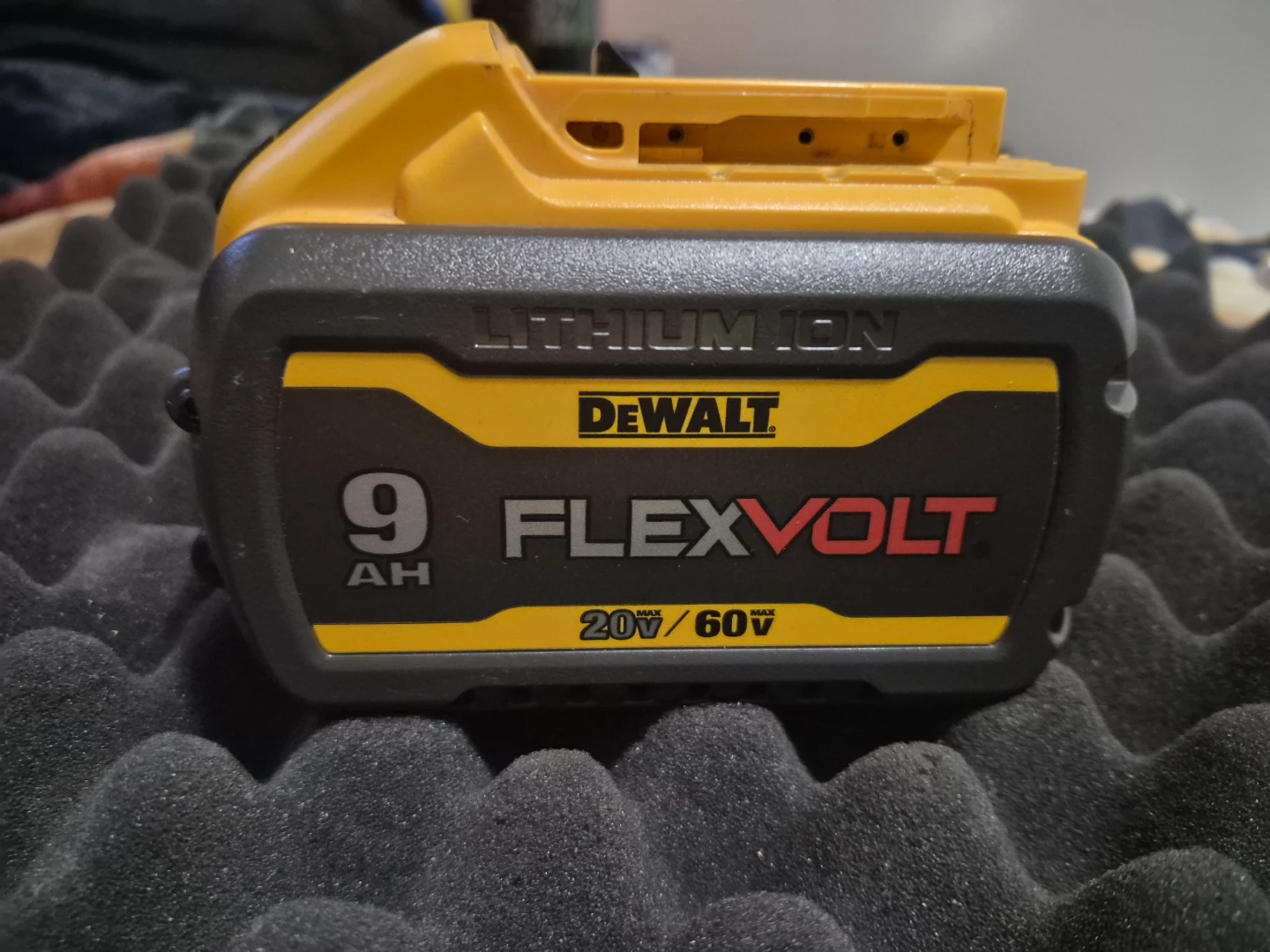 DeWalt 9Ah FlexVolt Battery - photo 2
