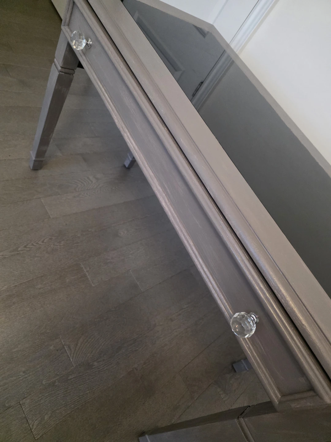 Desk - photo 2