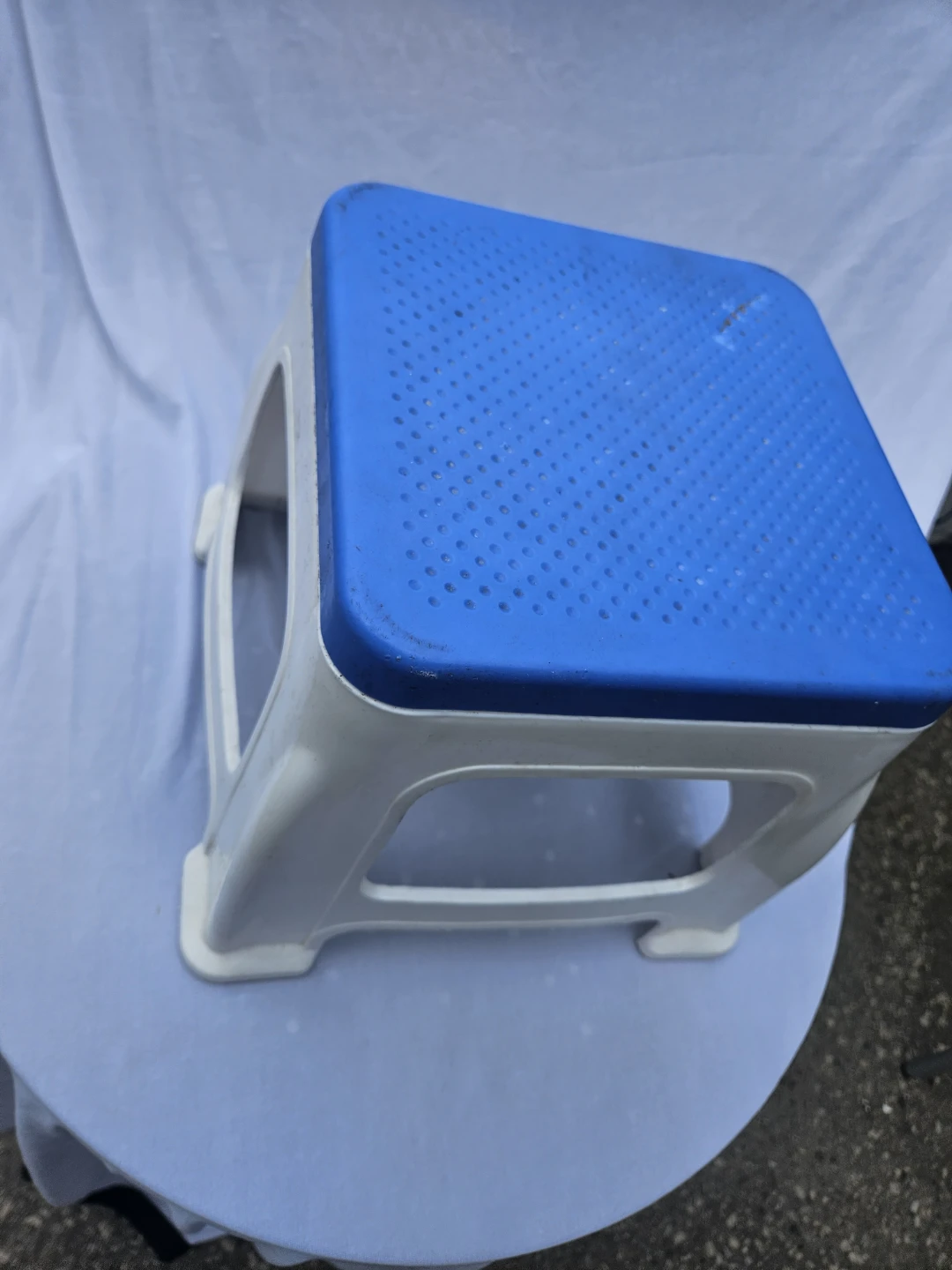 Small Plastic Step Stool - photo 2