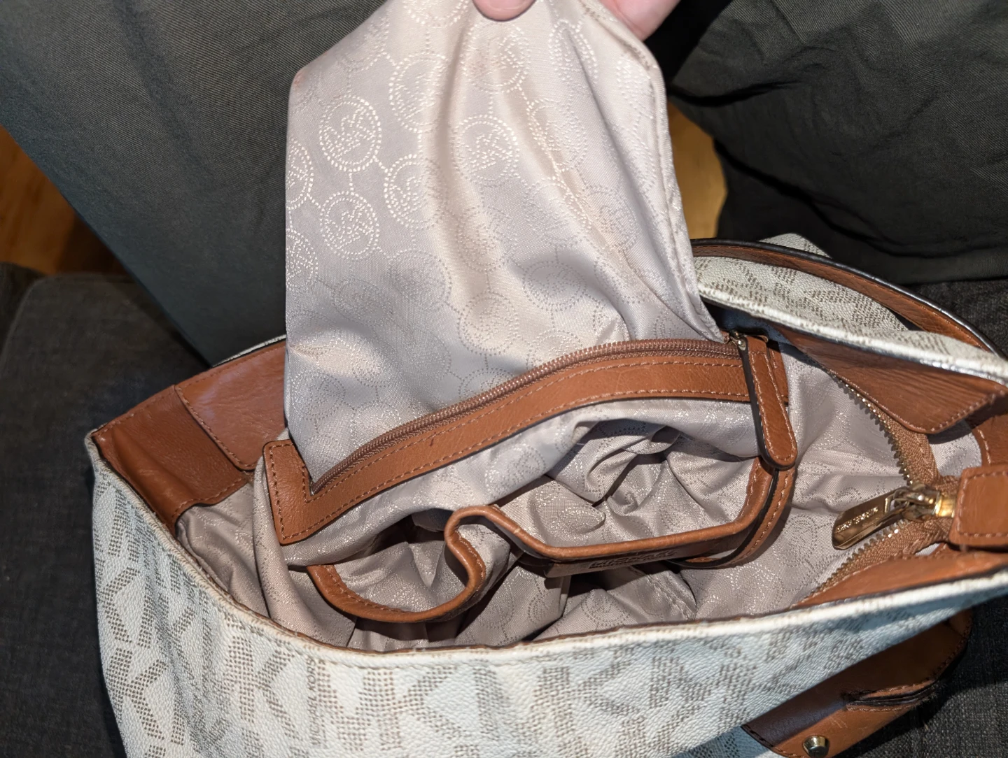 Michael Kors signature hobo shoulder bag - photo 4