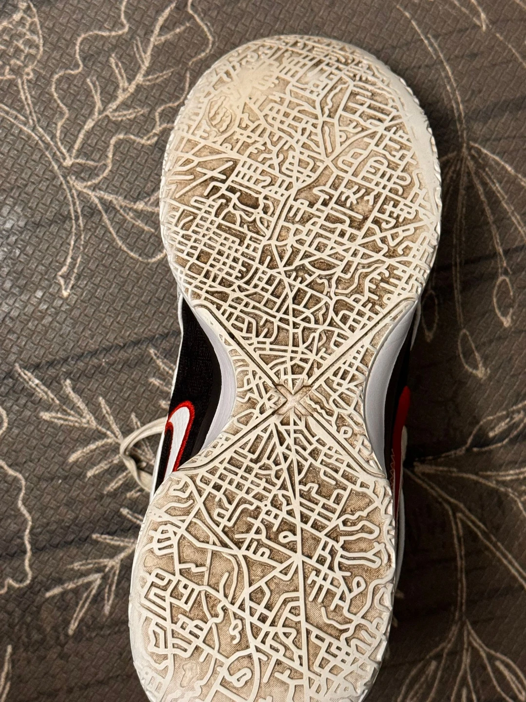 Basketball shoes - photo 3