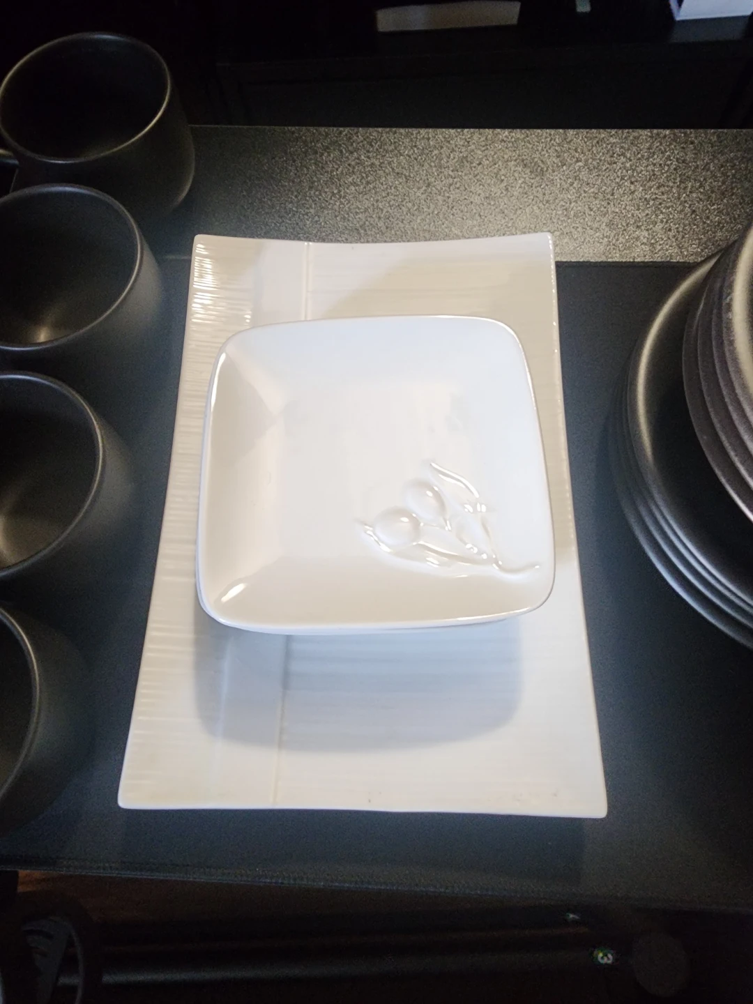 Mixed Dinnerware Set: Black and White Pieces - photo 4