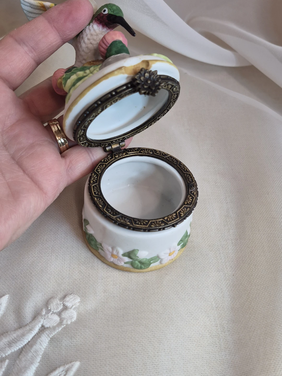 So Cute 5" tall Porcelain Hummingbird Trinket Box - photo 3