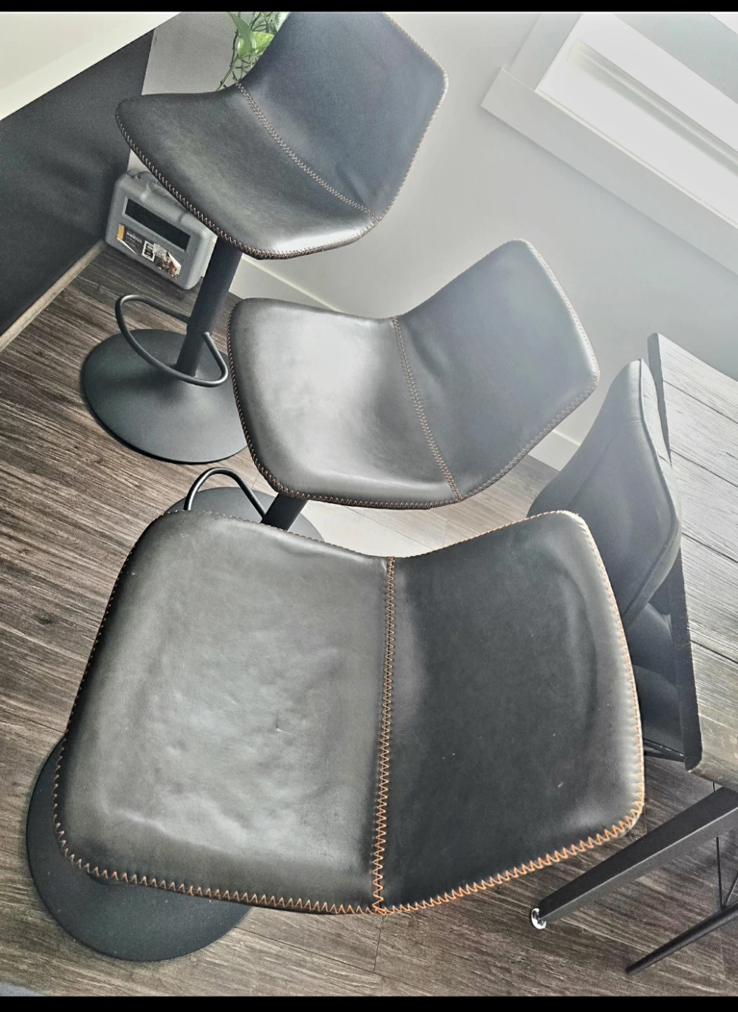Set of 3 modern bar stools