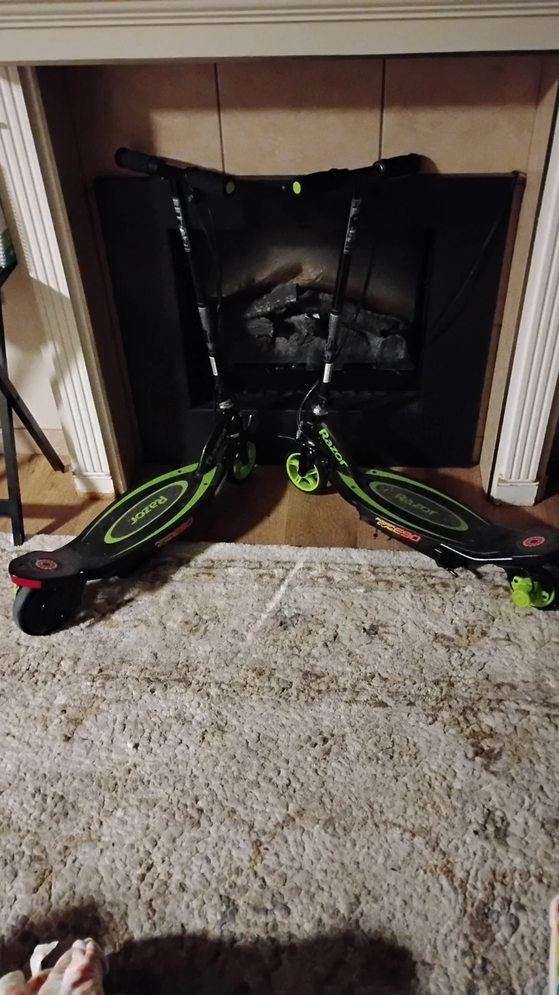 Two Razor Power Core E90 Electric Scooters - photo 2