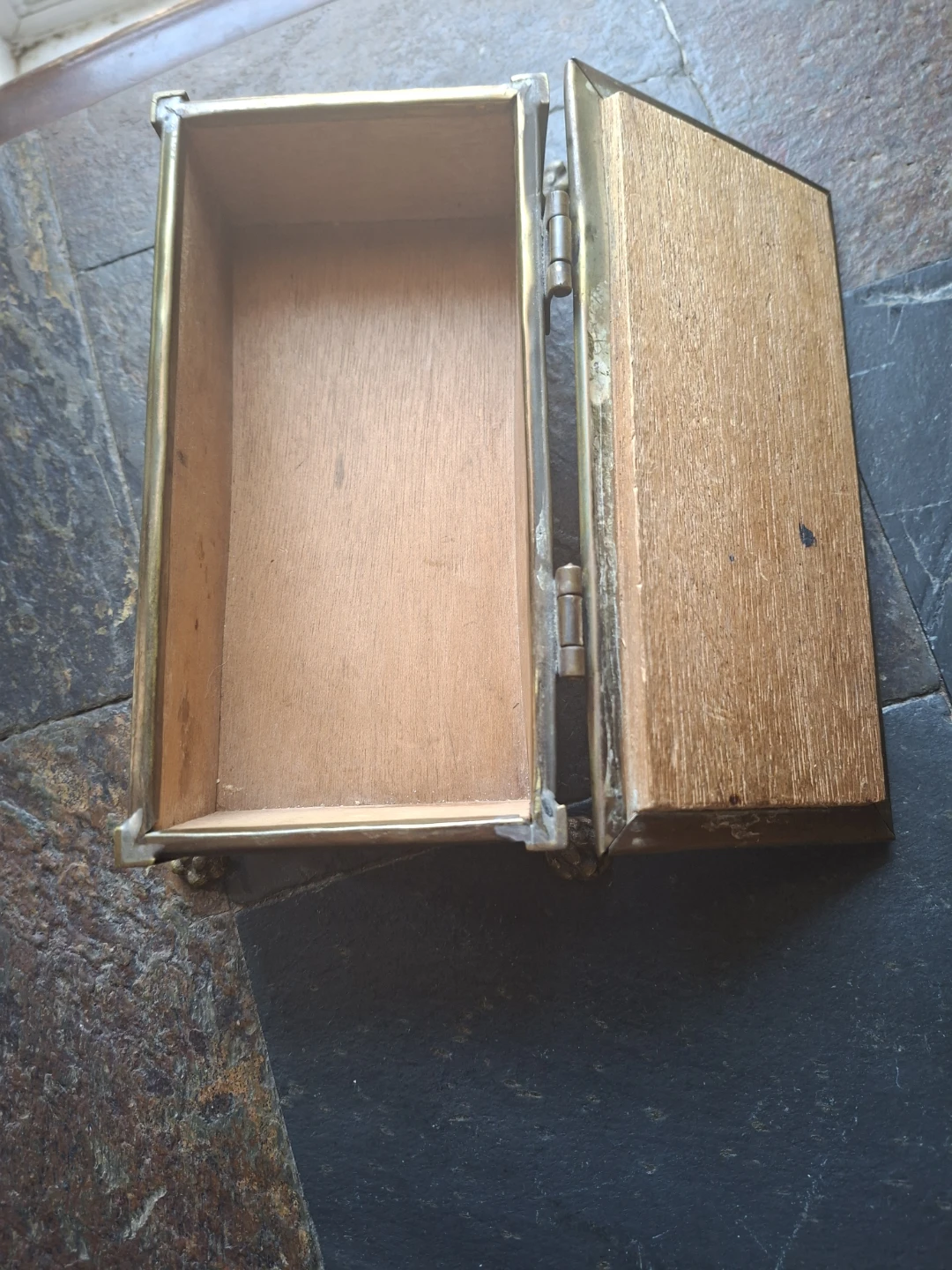 Vintage 1930s-style tabletop cigar box / trinket humidor. - photo 3
