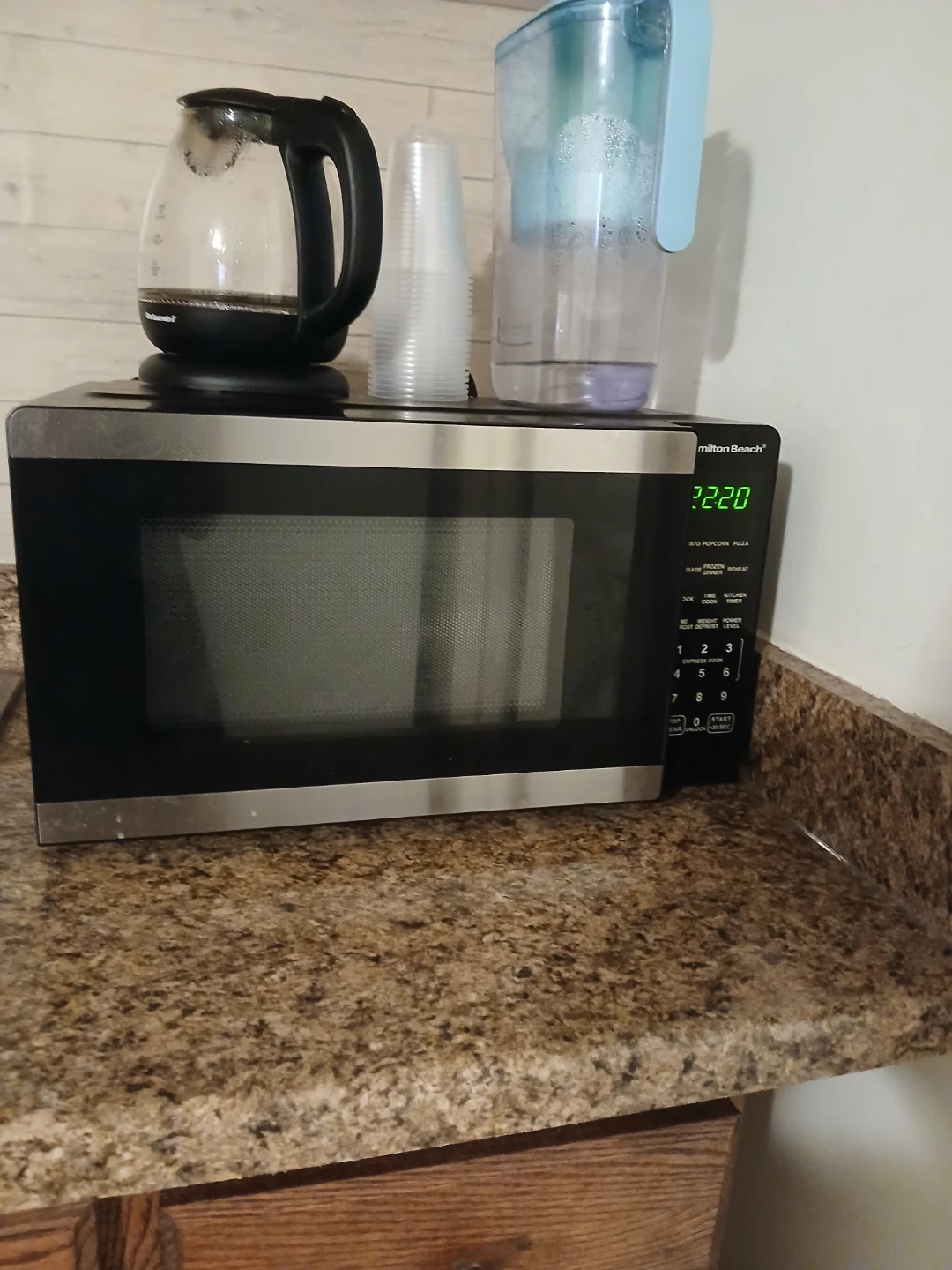Hamilton Beach 900 Watt Microwave  (like new) - photo 2