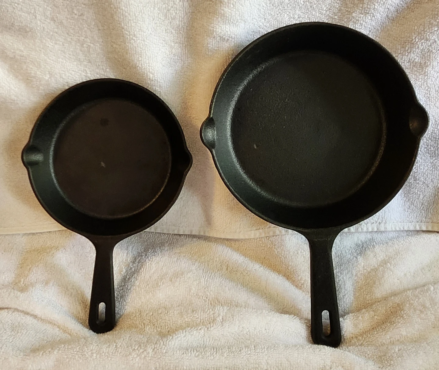 2 Cast Iron Pans Utopia Kitchen 6" & 7 1/2".