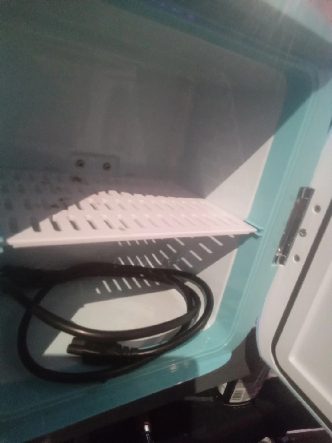 Frigidaire Retro Mini Fridge - photo 5