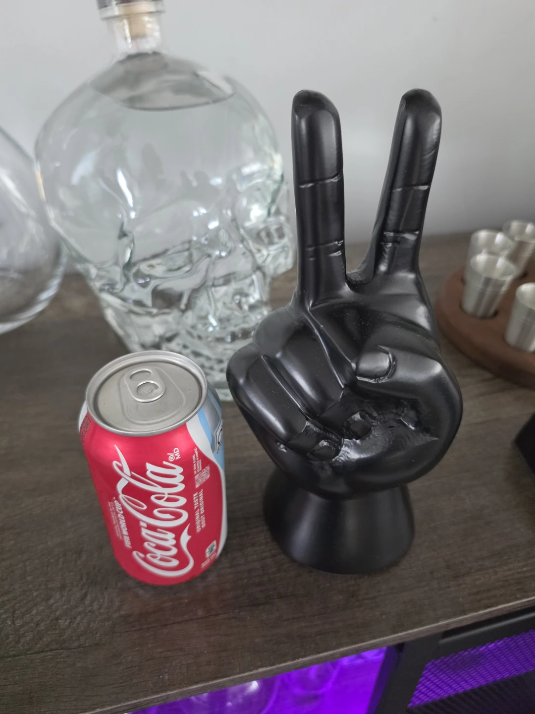 New Matte Black Shelf Statues (Thumbs Up & Peace Sign) - photo 3
