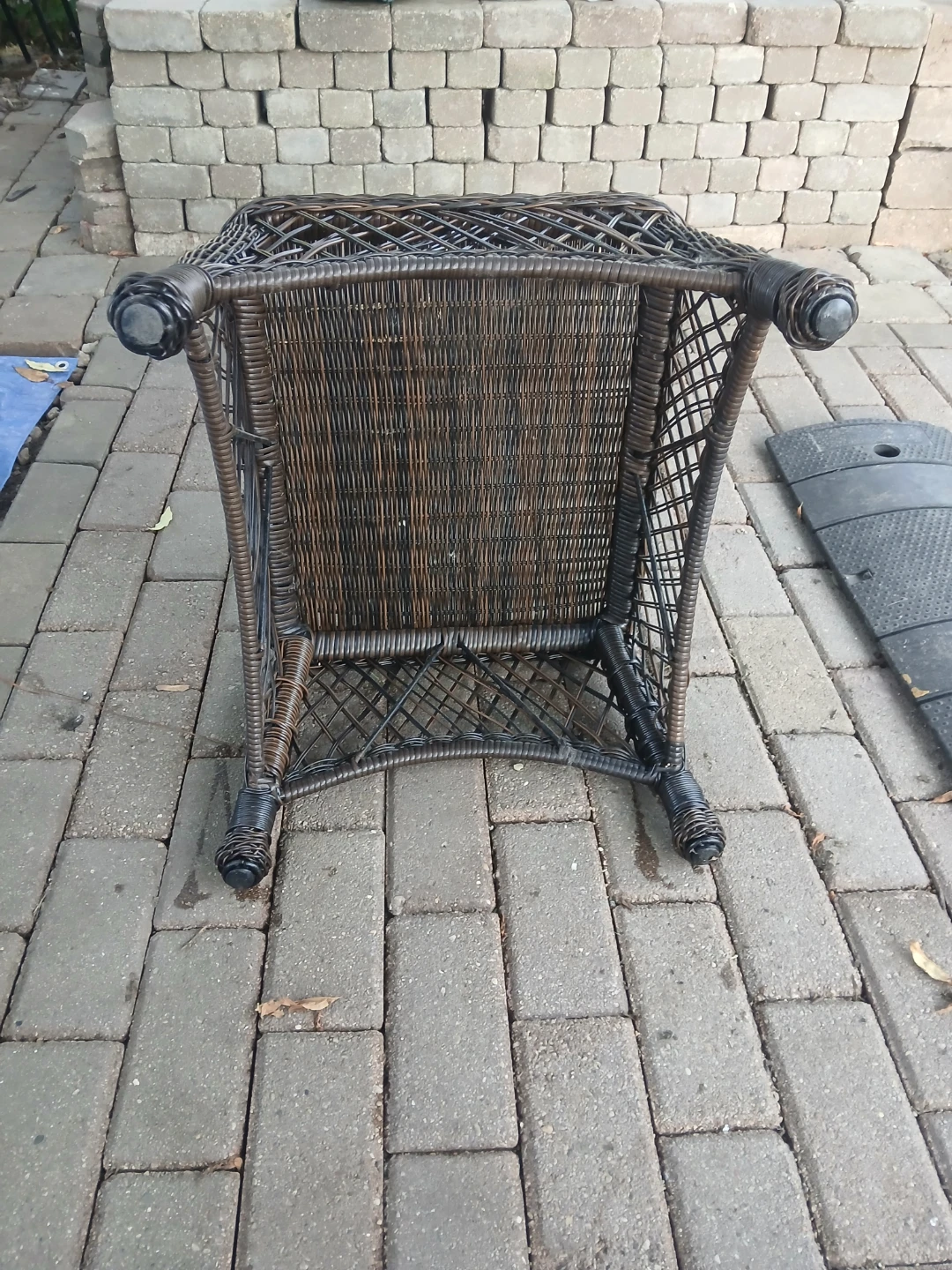 Wicker Outdoor Side Table - photo 4