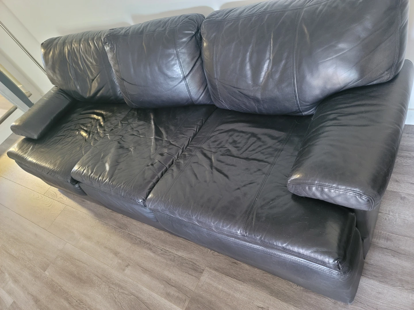 Black leather three-seater sofa - photo 3