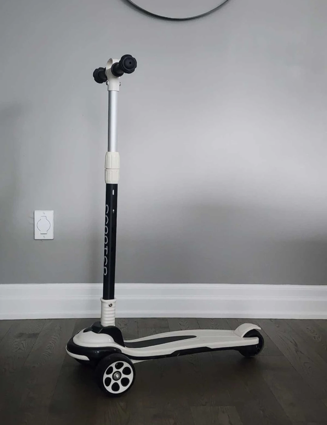 Scoot & Ride Highwaykick Scooter White and Black