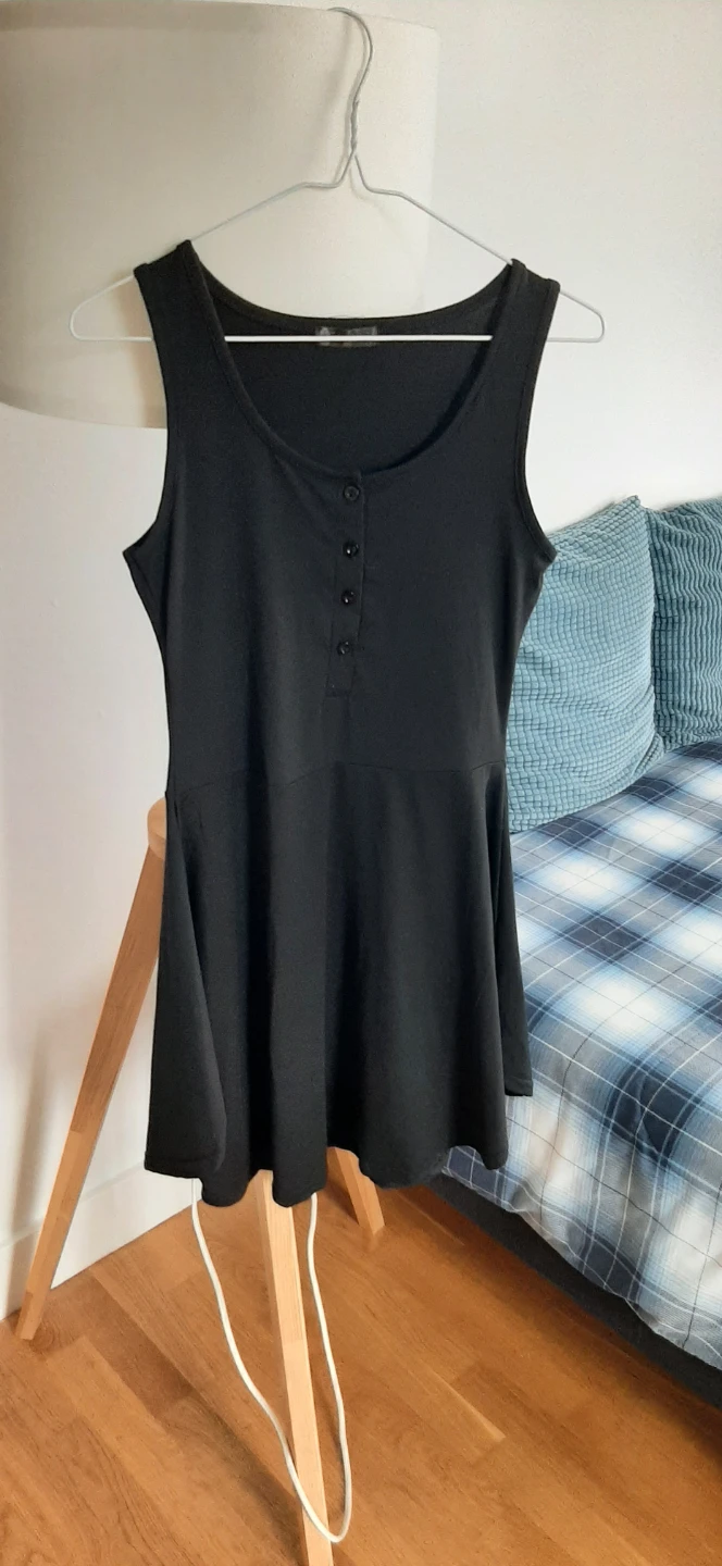 Zsiibo black button-front sleeveless dress
