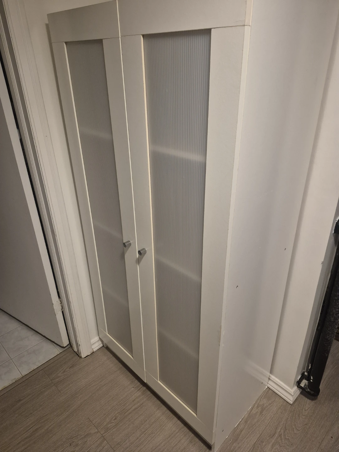 White Two-Door Cabinet with Frosted Glass - photo 3