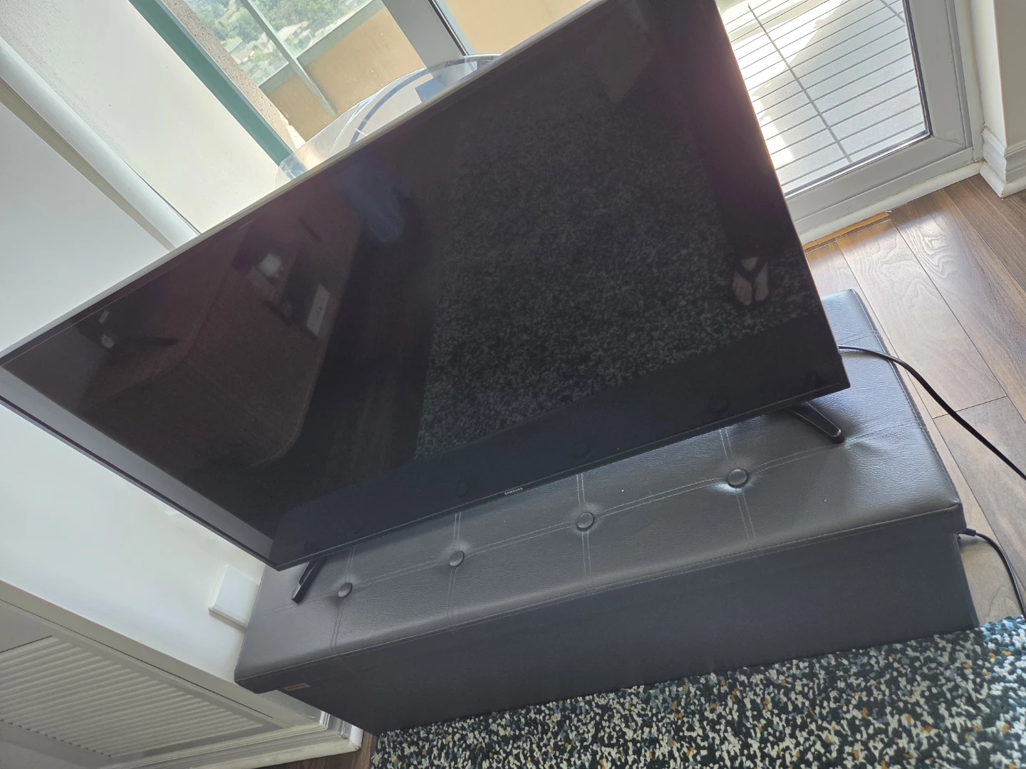Samsung Flat Screen TV - photo 2