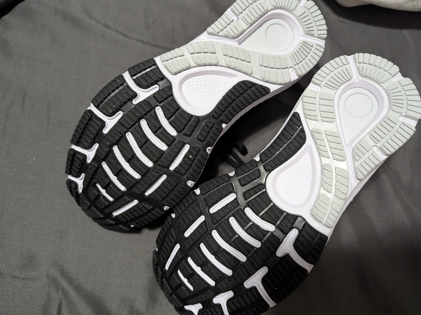 Under Armour Womens HOVR Sonic 5 Lightweight Running Shoes - photo 3