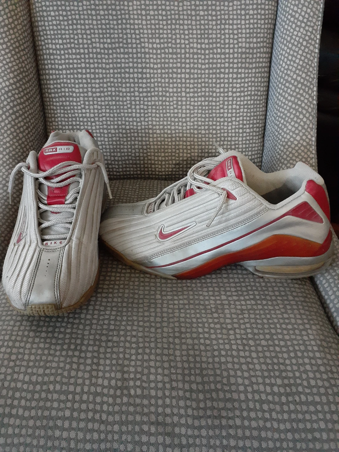 Nike Max Air Sneakers Silver and Red Vintage Y2K Size US10