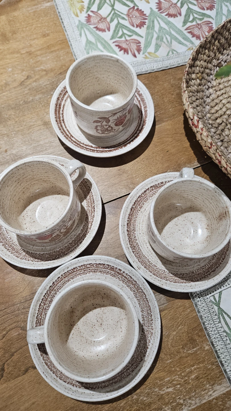 Set of 4 Strawberry Stoneware Mugs and Saucers - photo 3