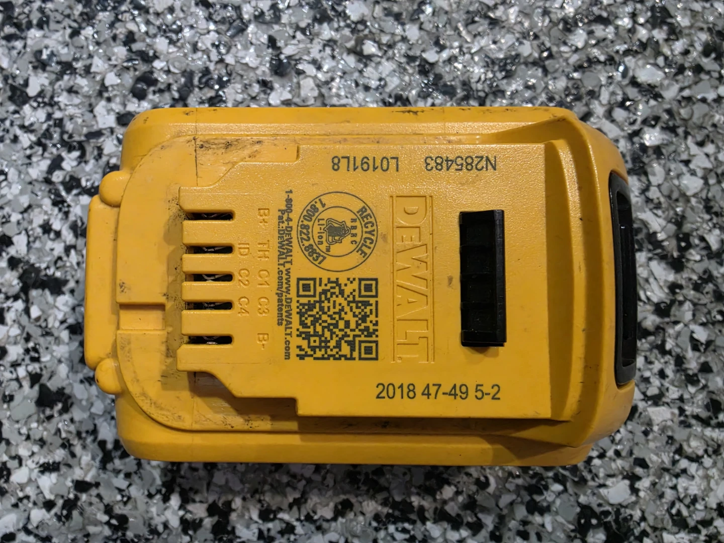 DeWalt 20V MAX XR 4Ah Lithium-Ion Battery - photo 2