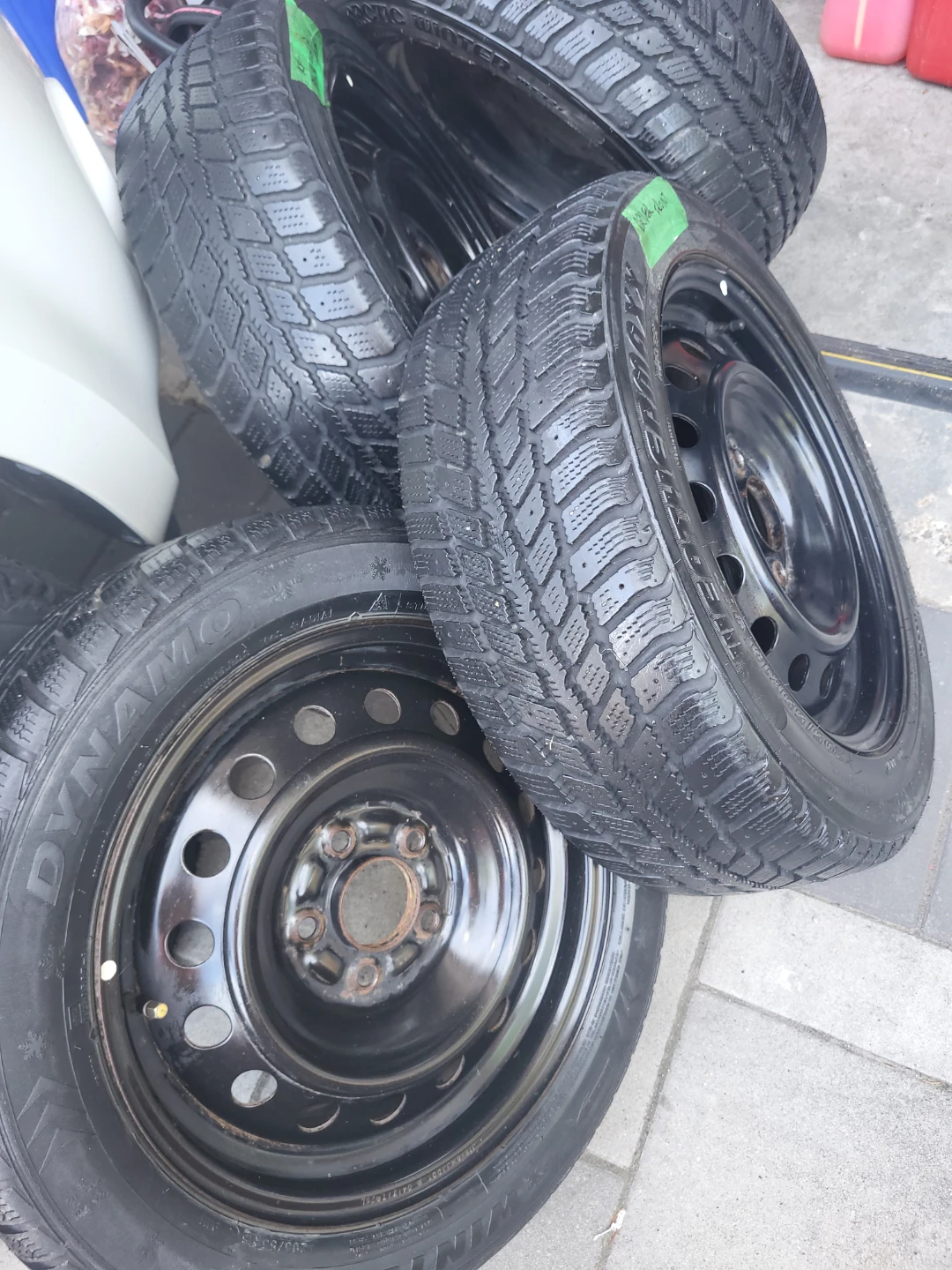 Set of four winter tires mounted on black steel - photo 2