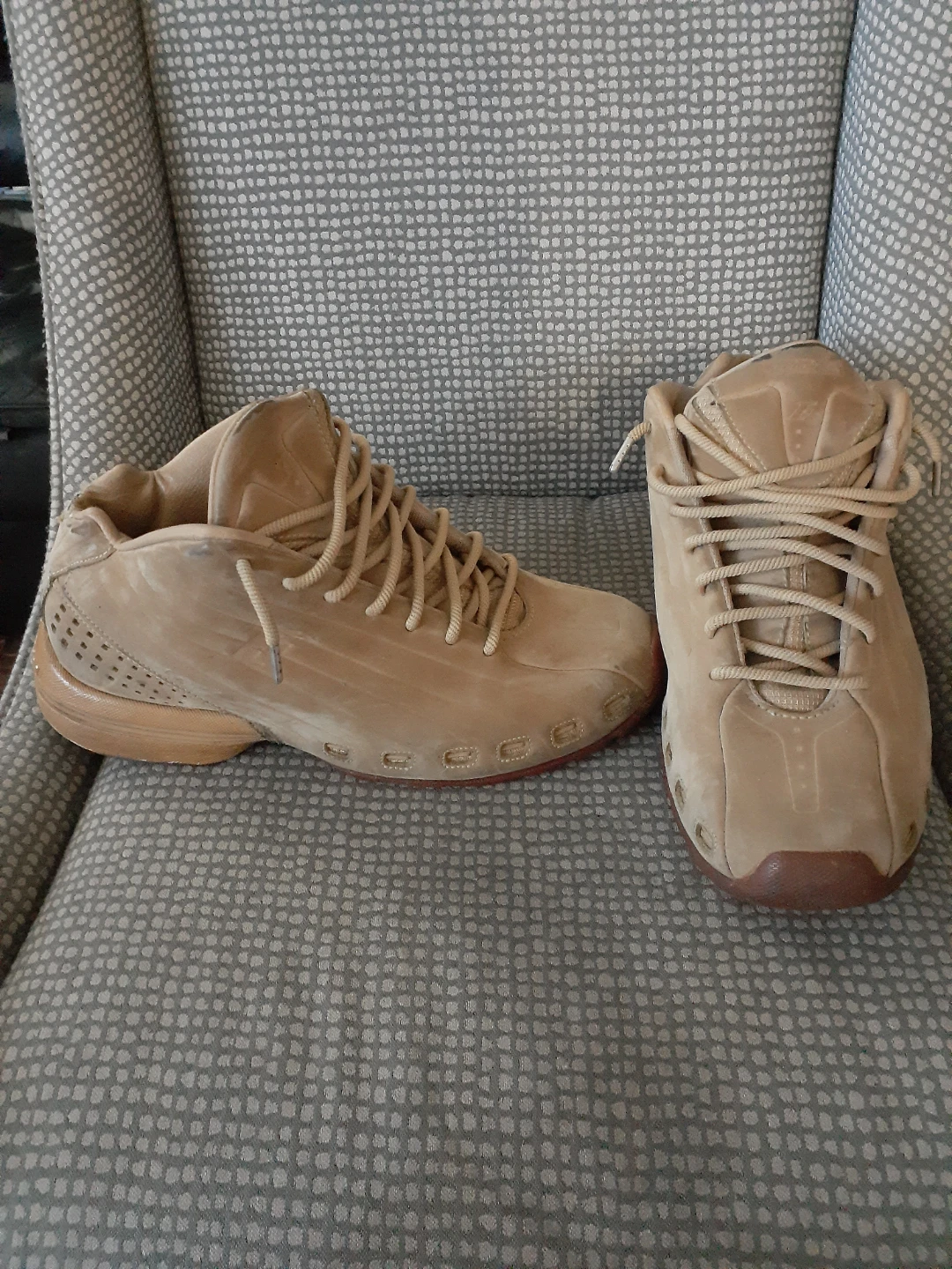 Reebok Allen Iverson Tan Basketball Shoes Vintage Y2K Size US10