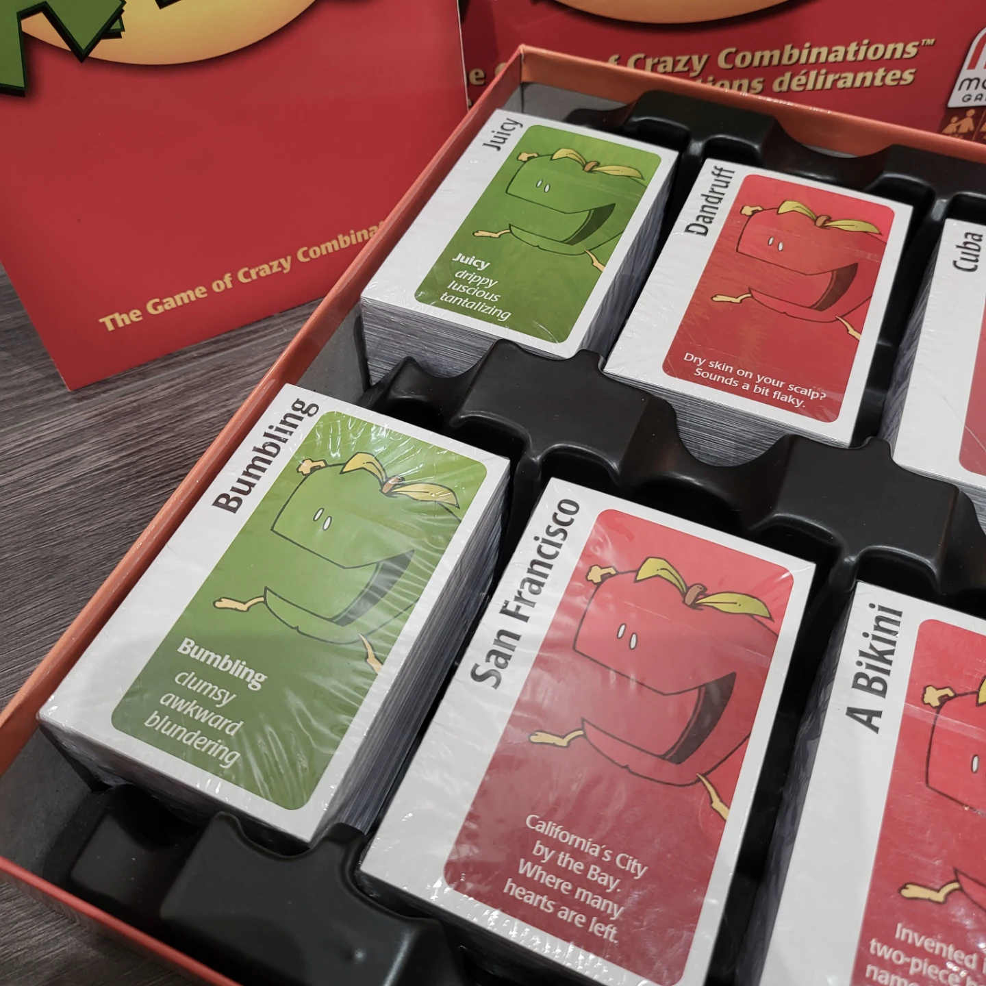 Apples to Apples Party Box Board Game — Like New / Sealed - photo 4