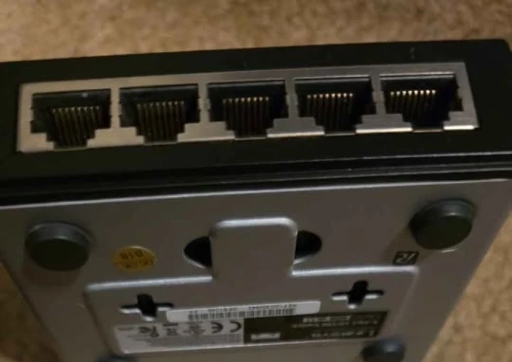Linksys SD205 5-Port 10/100 Switch - photo 2