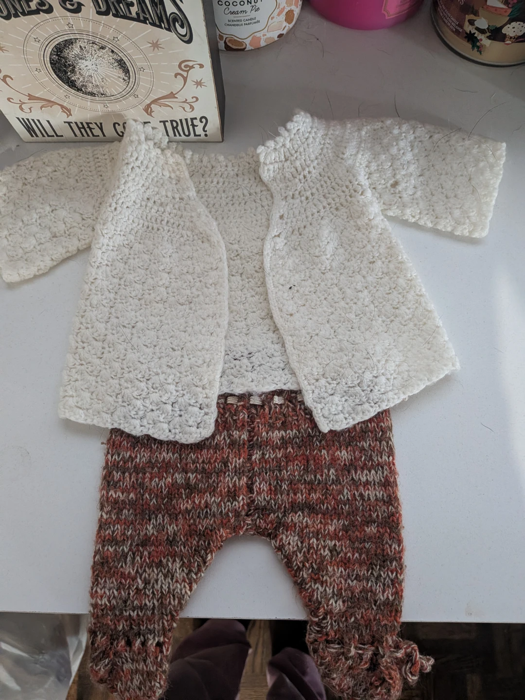Hand-knitted baby cardigan and pants set - photo 3