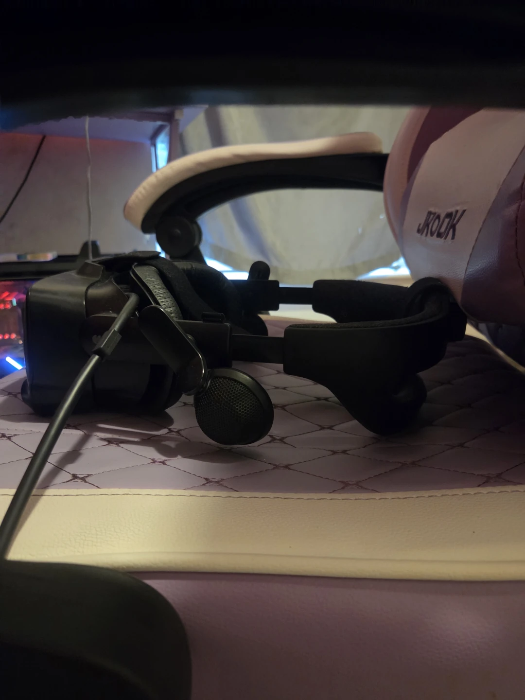 Valve Index Headset + Cables - photo 3